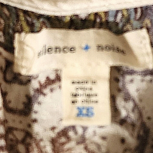 SILENCE + NOISE Criss-Cross Front Urban Outfitters Boho Top - Picture 3 of 3